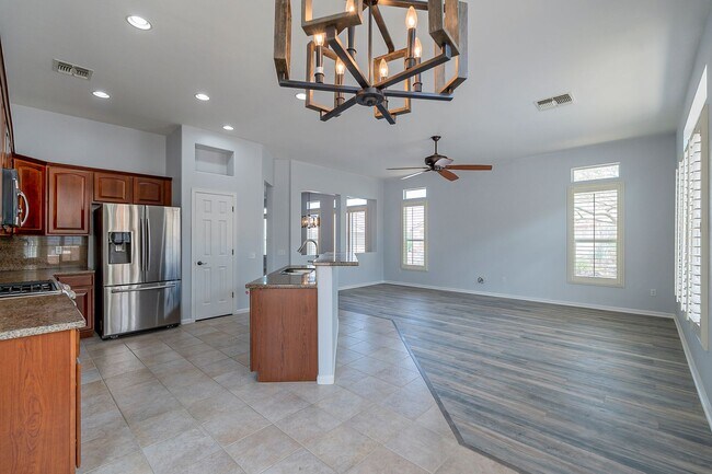 Building Photo - Gated Community!