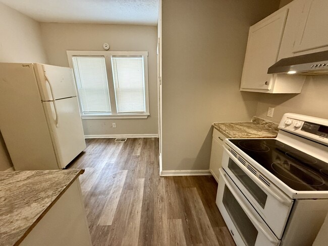 Building Photo - 13512 Edgewood Ave