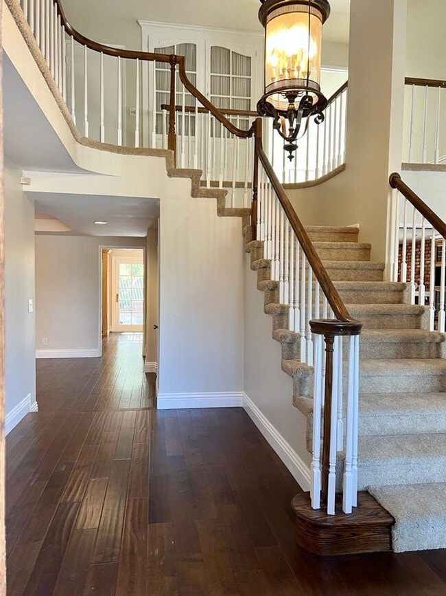 Building Photo - HUGE Encino House with Pool/Jacuzzi, 2 Car Garage and Lots of Space!