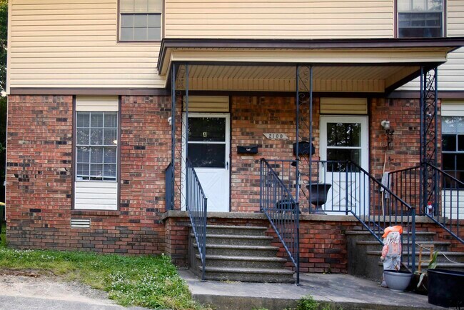 Primary Photo - 2100 Virginia Dr