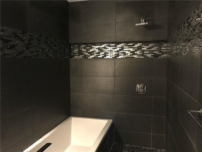 Building Photo - 1368 Lavista Rd NE