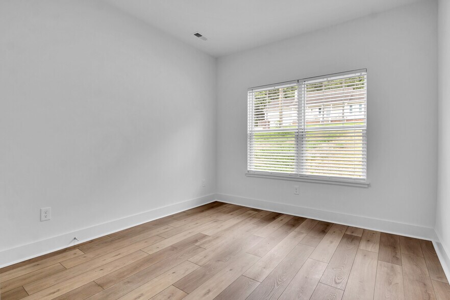 Building Photo - 7413 Westridge Dr