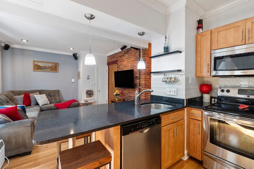 Building Photo - 38A Charter St