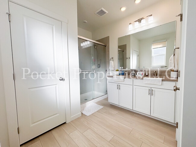 Building Photo - 577 W Norwich St