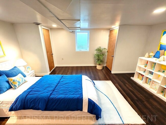 Building Photo - 3 Bedroom, 2 Bath House With All the Charm and Space You Need!