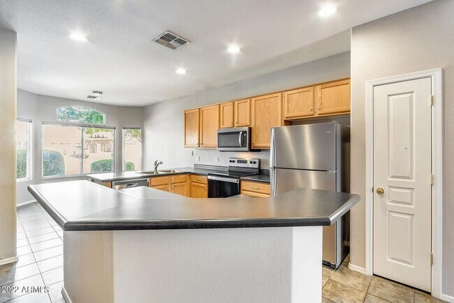 Building Photo - Golf Course Views! Quiet Cul-de-Sac! Updat...
