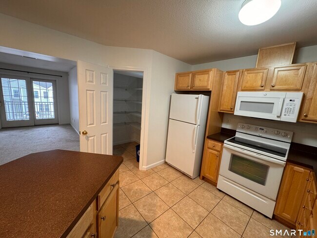 Building Photo - 128 Meridian St