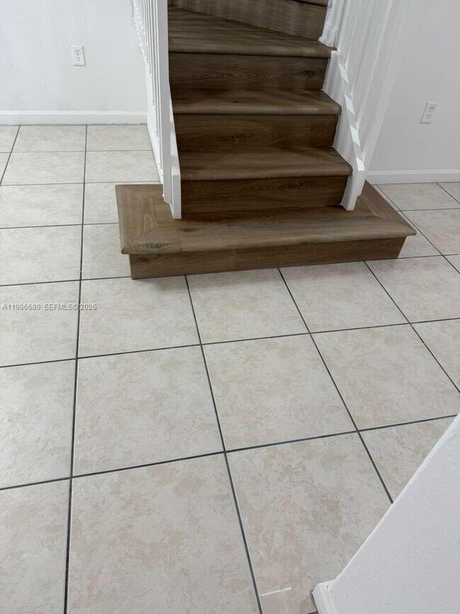 Building Photo - 2470 SE 15th Pl