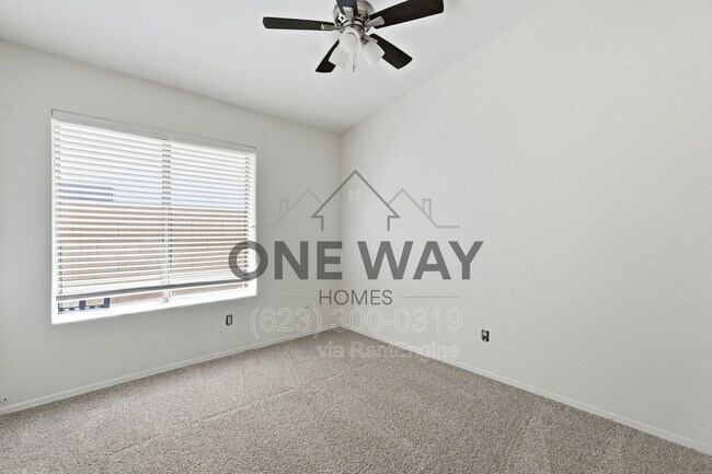 Building Photo - 4622 E Summerhaven Dr