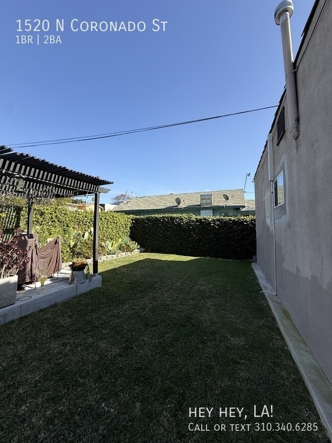 Building Photo - 1520 N Coronado St