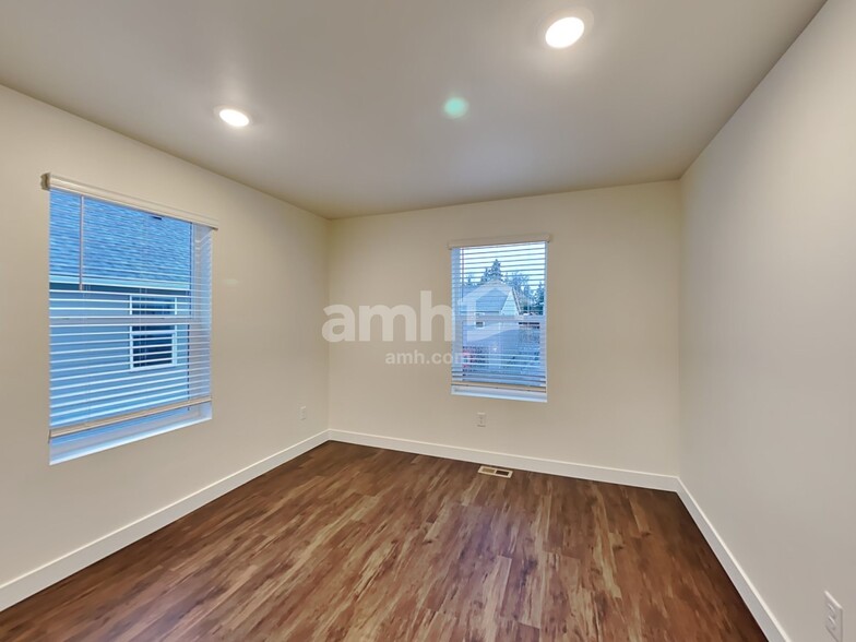 Building Photo - 4718 87th Ave NE