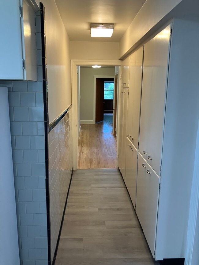 Building Photo - 3 BR/3 BA Home with Large Yard