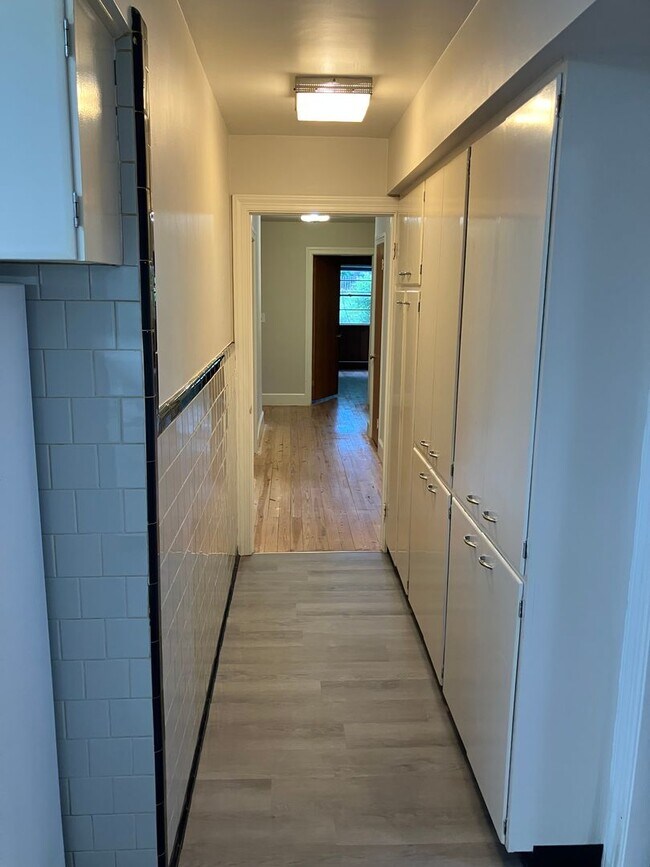 Building Photo - PENDING: 3 BR/3 BA Home with Large Yard