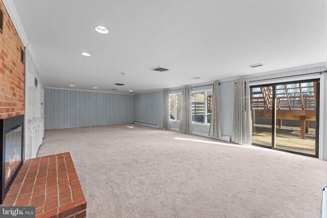 Building Photo - 901 Walker Rd