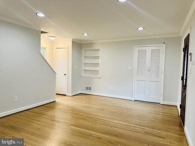 Building Photo - 2500 Lake Ave