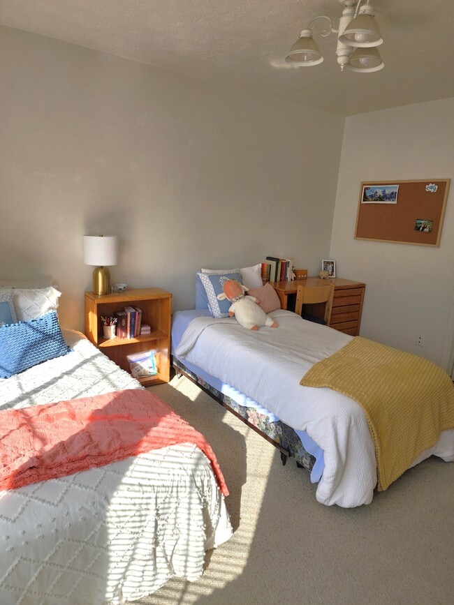 Building Photo - 565 N 300 E