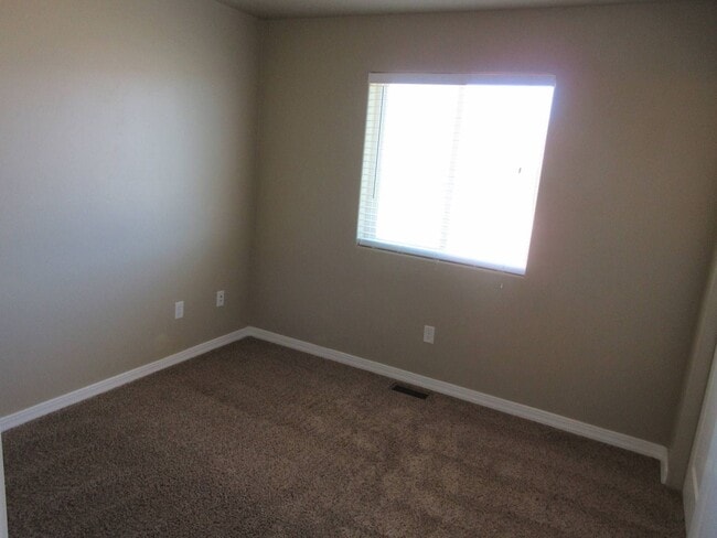 Building Photo - 3 Bedroom, 2.5 Bathroom Twin Home in Gemin...