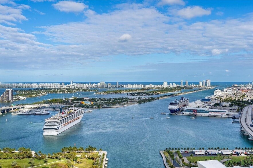 Building Photo - 888 Biscayne Blvd