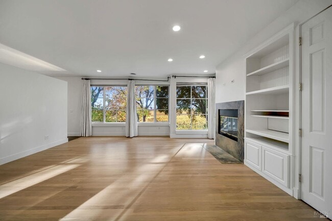 Building Photo - 1041 Las Amigas Rd