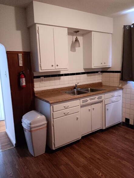 Kitchen counter - 4753 Rapid Run Rd