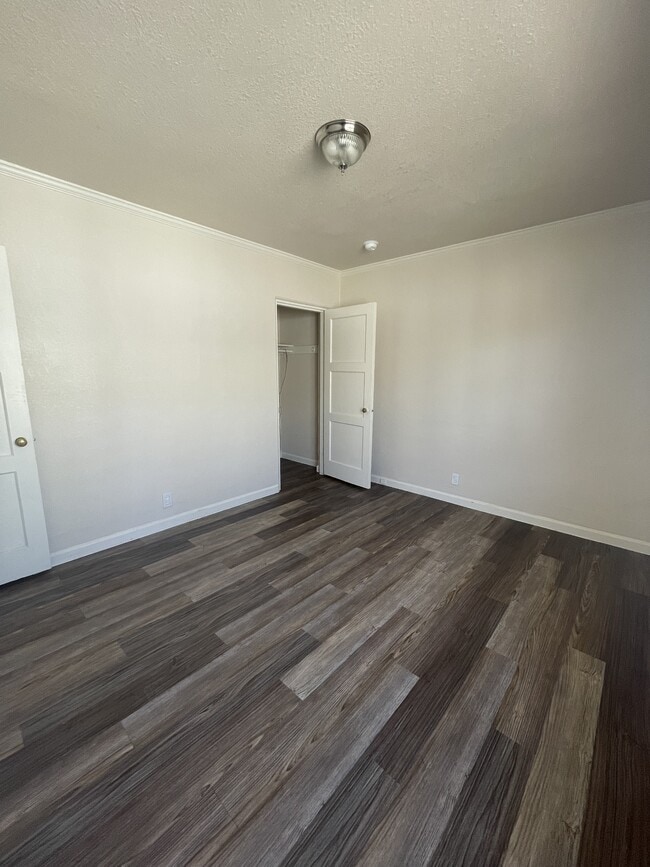 Building Photo - 1402 St Johns Dr