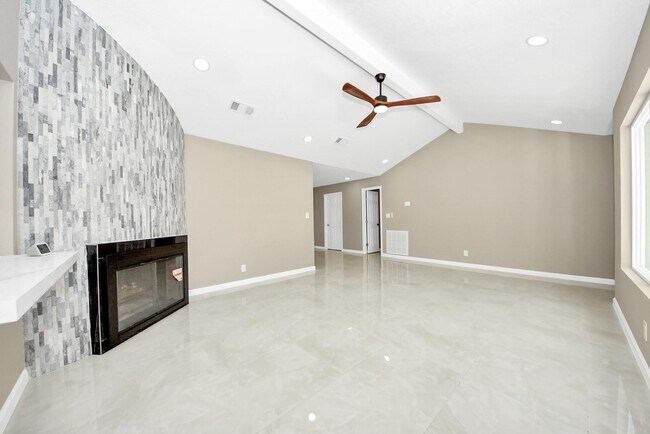 Building Photo - 16114 Forest Bend Ave