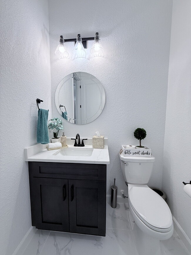 Building Photo - 5 Bedroom and 6 Bathroom, Lake view House