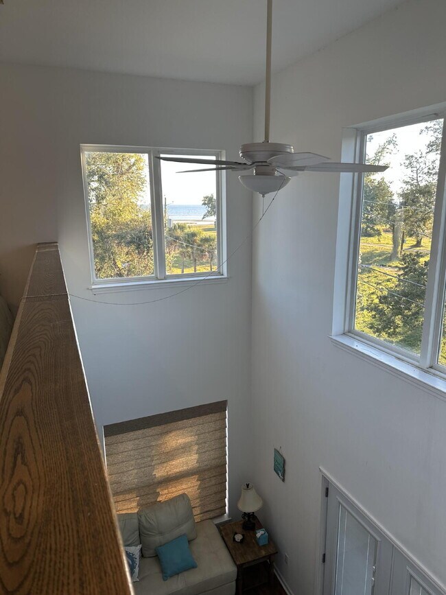 Building Photo - Great townhome 3/2 fully furnished!