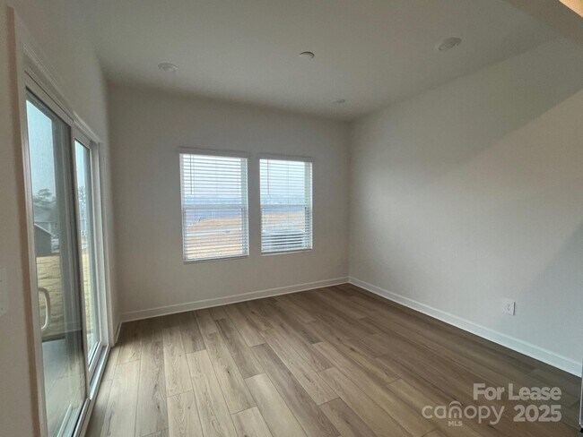 Building Photo - 1432 Wildflower St