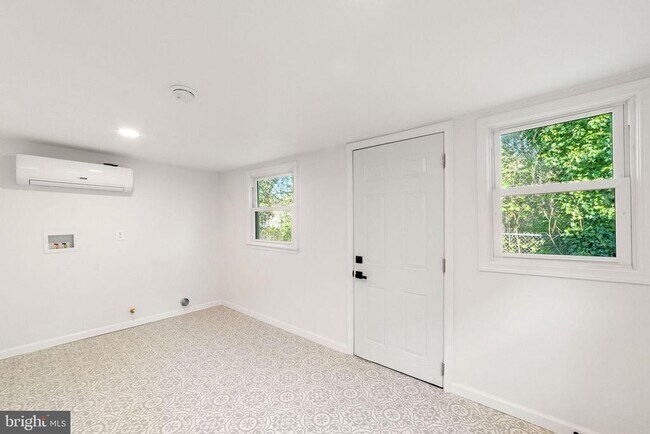 Building Photo - 4 Walnut St