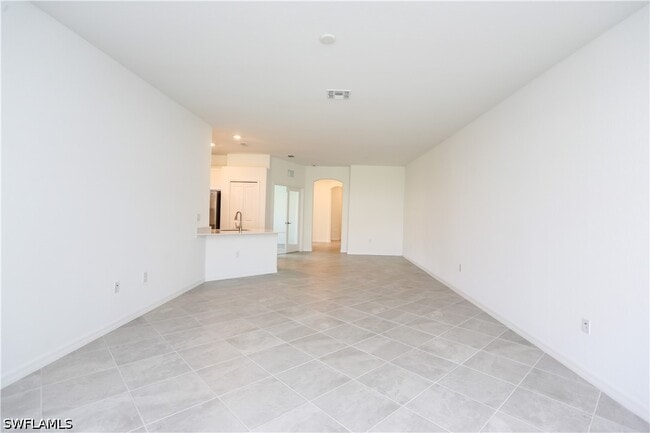 Building Photo - 2599 Vine Ave