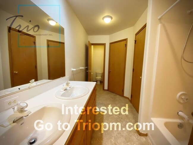 Building Photo - 4740 Spring Meadow Ave