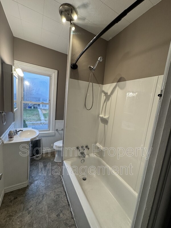 Building Photo - 1009 Corbett St