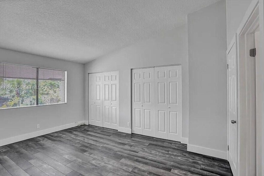 Building Photo - 5084 S University Dr