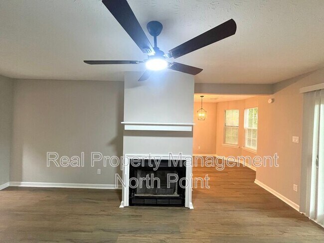 Building Photo - 5843 Summerglen Ln