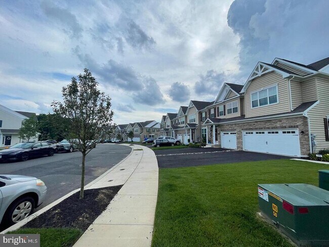Building Photo - 516 Gray Feather Way
