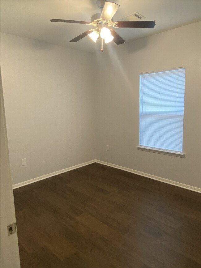 Building Photo - 3151 Roe Dr