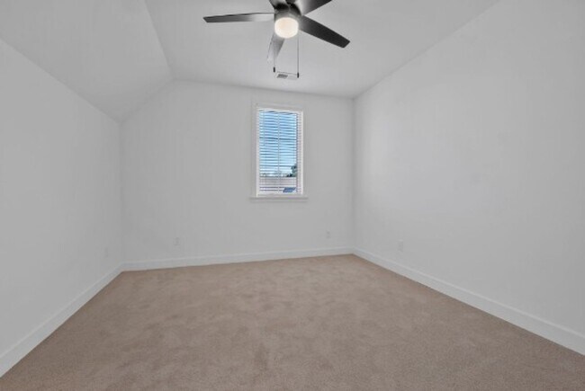 Building Photo - FOR LEASE - NEW BUILD TOWNHOME LOCATED IN ...