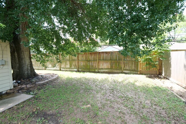 Building Photo - 5231 Beechnut St