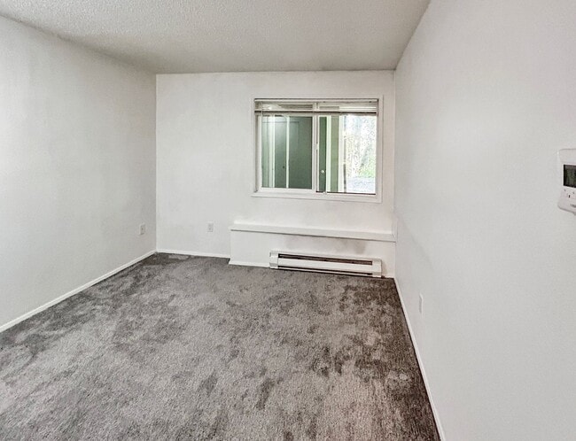 Building Photo - 2Bd/1.75Ba Redmond Condo