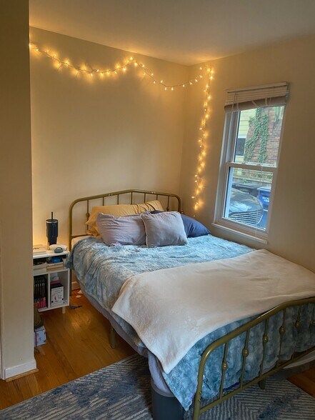 smaller bedroom - 222 Buena Vista Ave