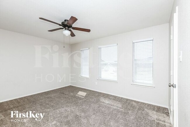 Building Photo - 324 Bob White Dr