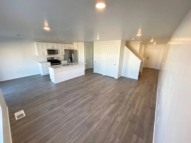 Building Photo - 2974 W Graham Lp