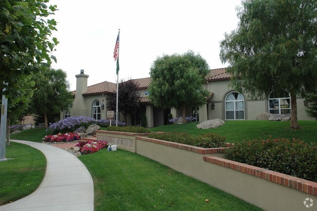 Lobby - Creekbridge Apartments