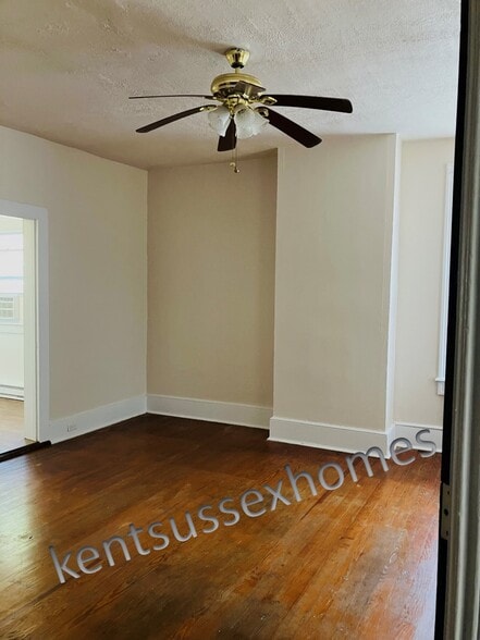14X14 Living room - 112 Mechanic Street