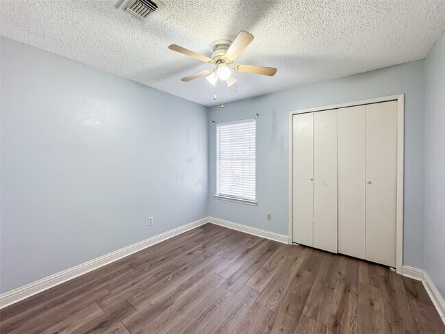 Building Photo - 12051 Creekhurst Dr