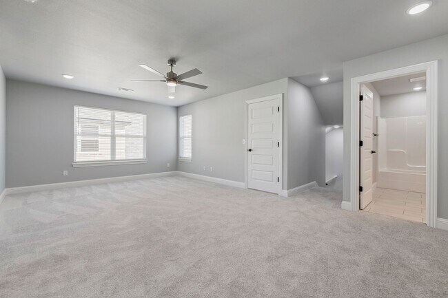 Building Photo - Newly Built Bentonville Townhome!