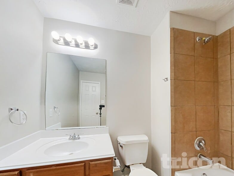 Building Photo - 21526 Lovis Way