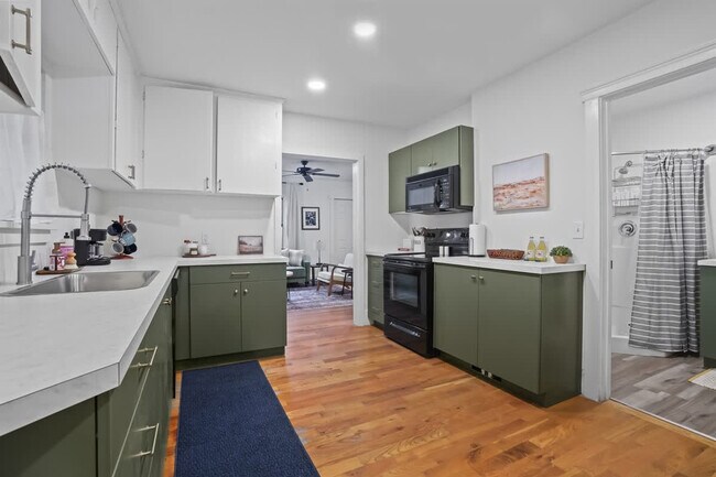 Building Photo - 603 2nd St S