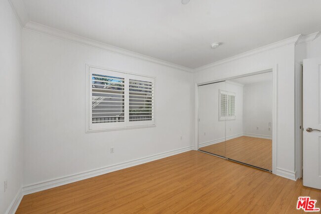 Building Photo - 1246 Armacost Ave